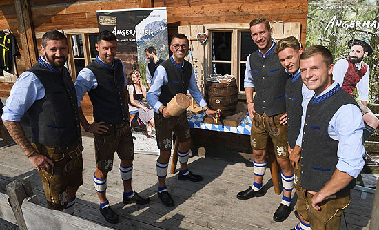 TSV 1860 München ist eingekleidet zur Wiesn-Zeit von Trachen Angermaier  (©Foto: Felix Hörhager für Angermaier)